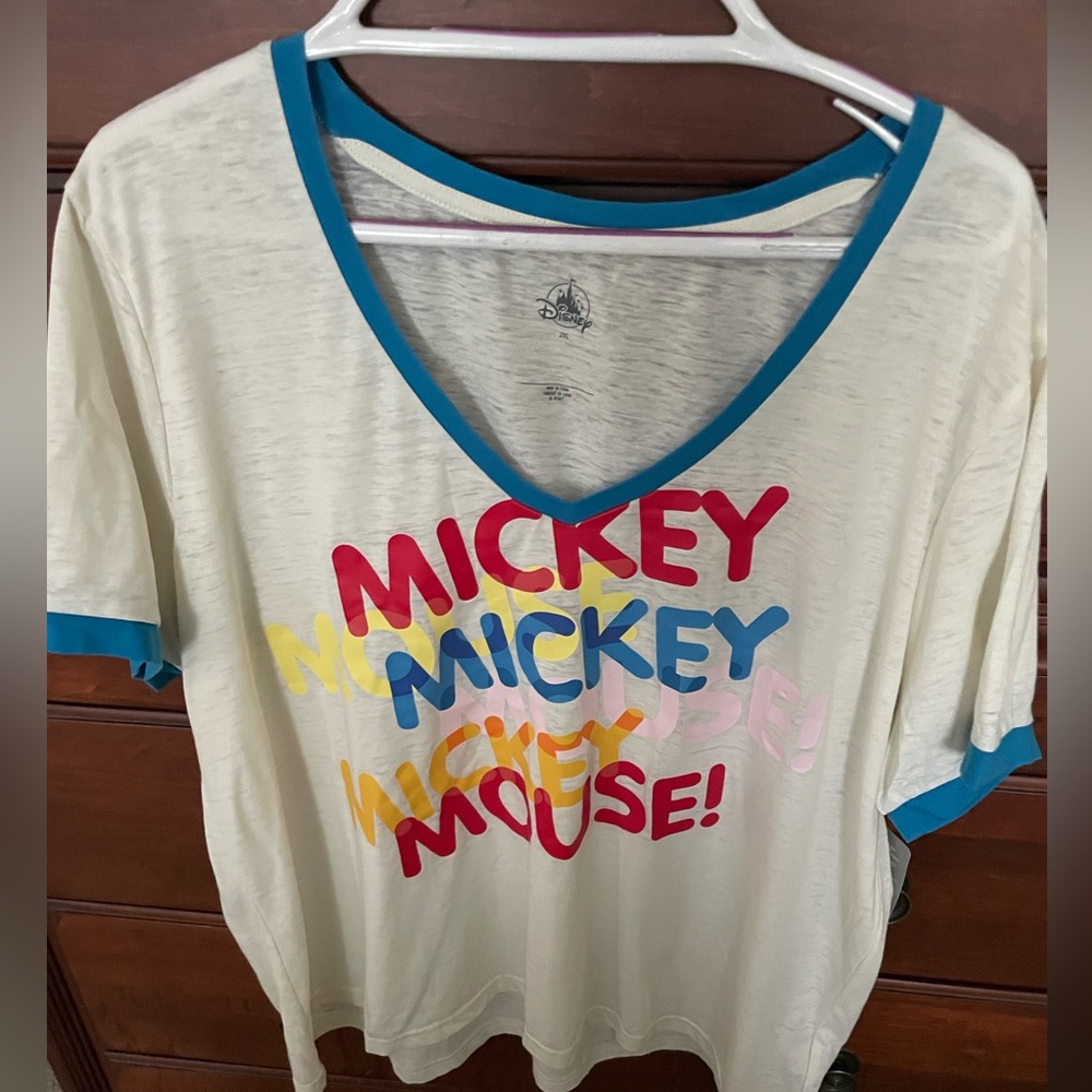 NWT Disney Parks
V-Neck Mickey T-shirt Size 2XL